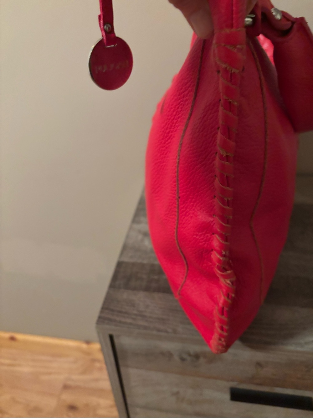 PULICATI RED PEBBLED LEATHER HOBO SHOULDER BAG - Picture 3 of 7